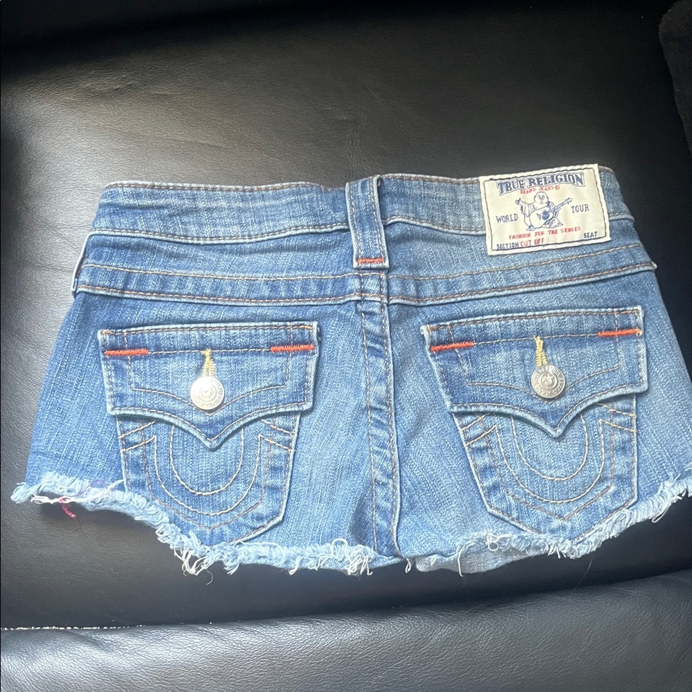 TRUE RELIGION BOOTY JEAN SHORTS